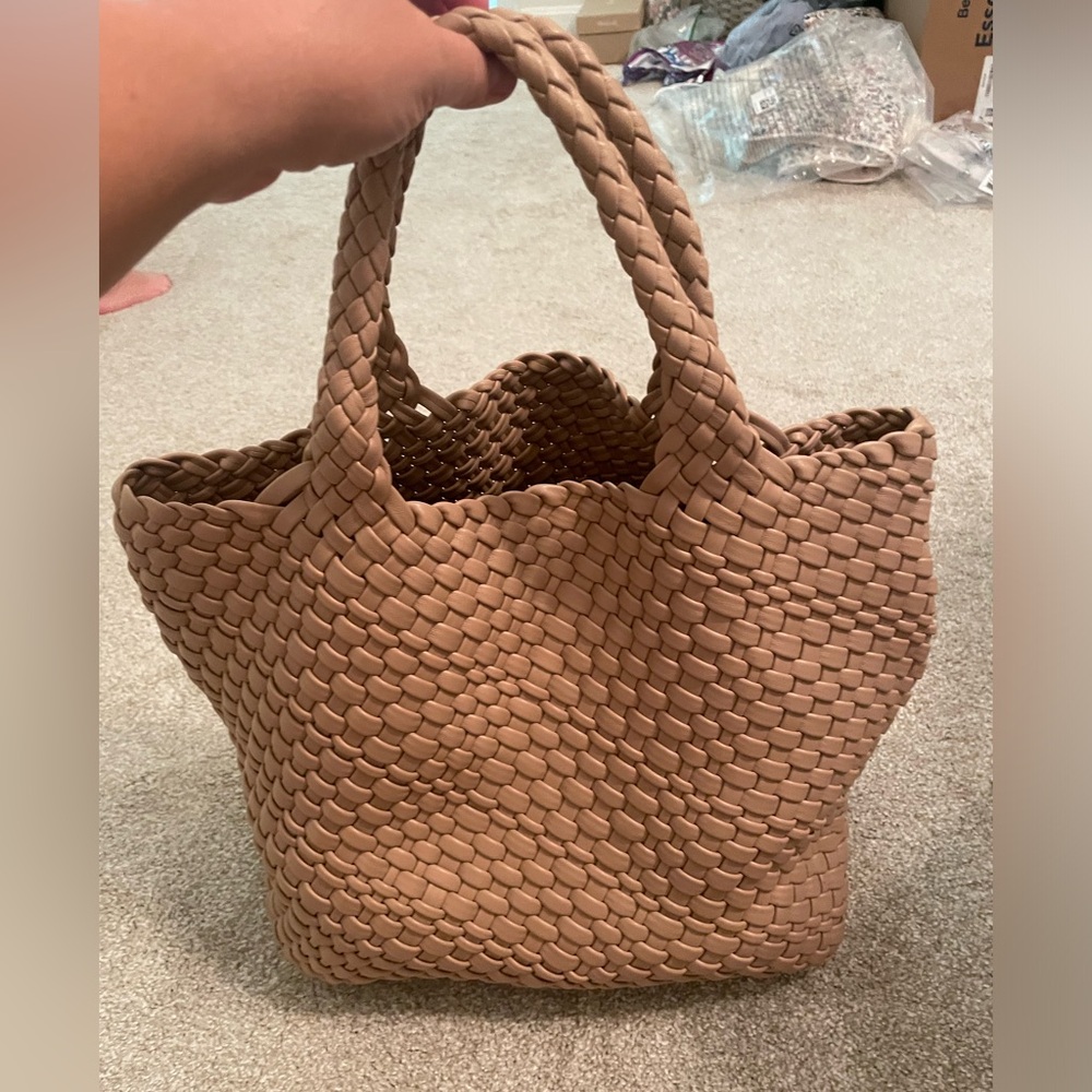 EUC Amazon neoprene handbag
